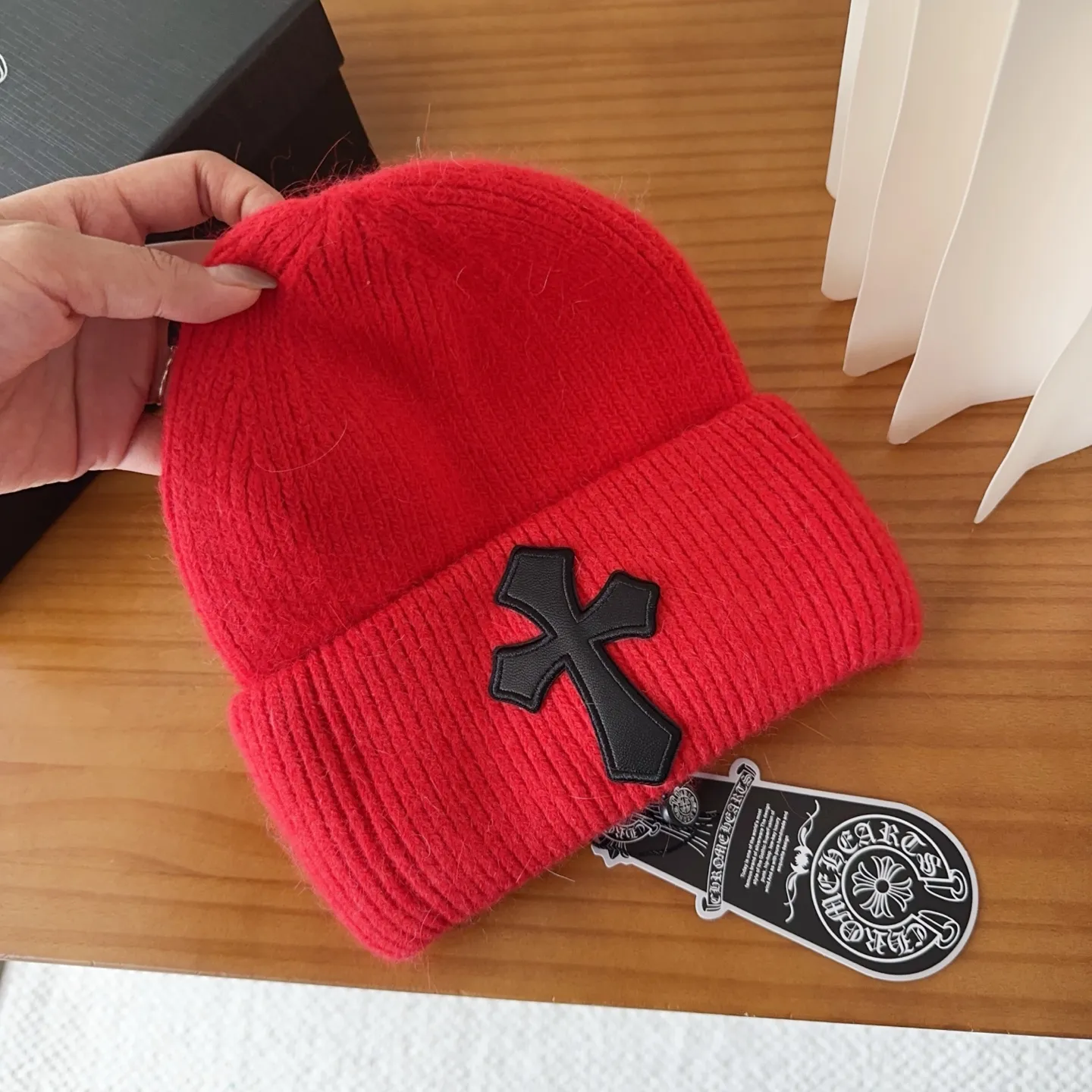 💰56 Crow Heart Angora Rabbit Fur Knitted Beanie for Autumn and Winter. This must be a favorite of minimalism. It is clean, neat, fashionable and versatile, and will definitely not be picky about your face shape! A fashionable classic that lasts forever! Fashionable black and white can be purchased together!